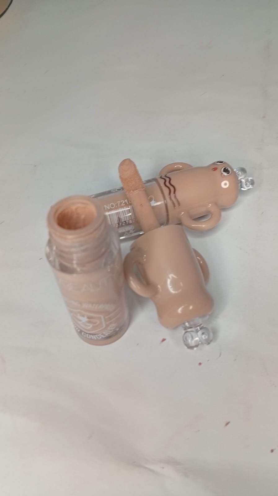Huda beauty liquid concealer - Image 3