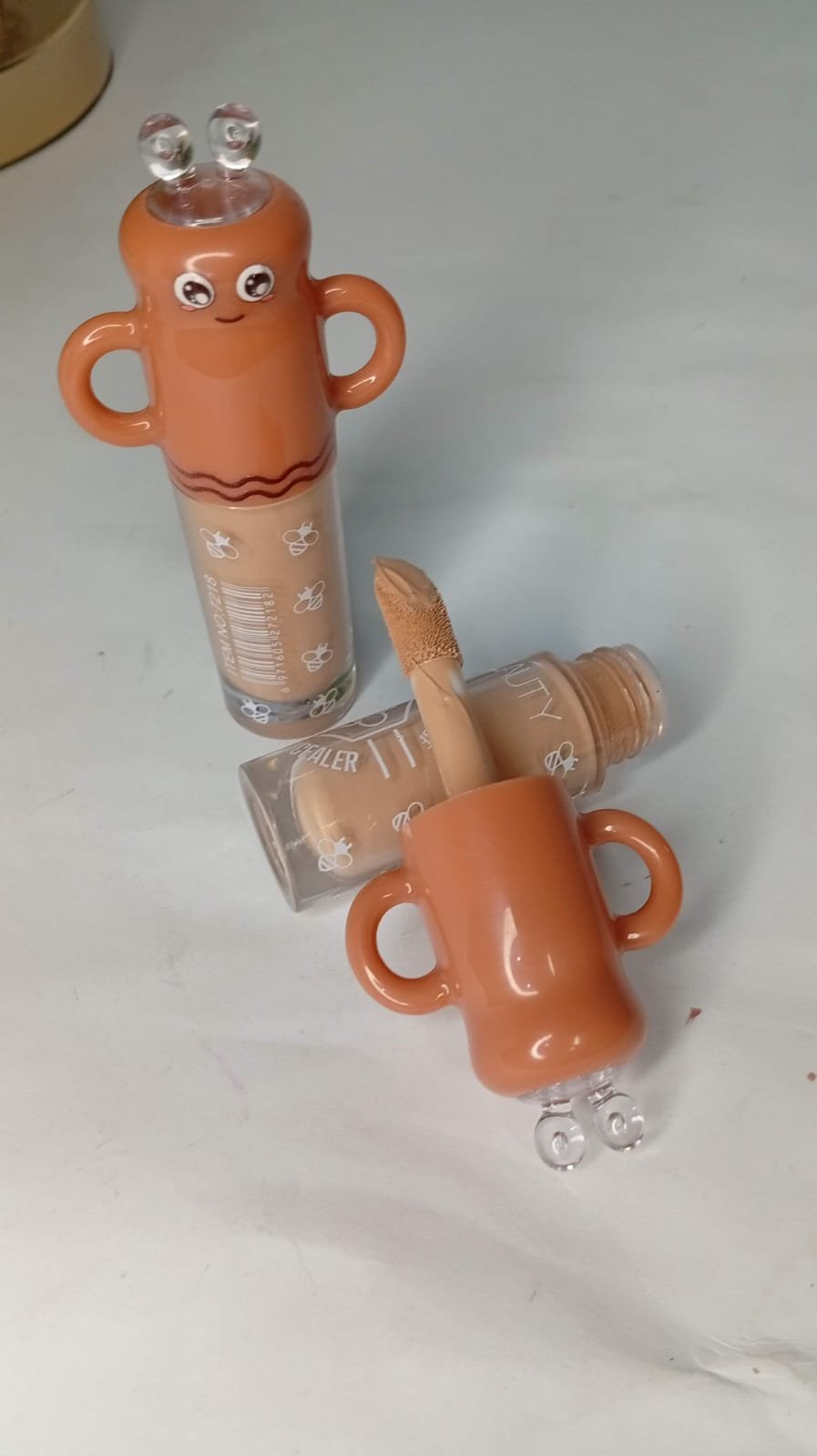 Huda beauty liquid concealer - Image 4