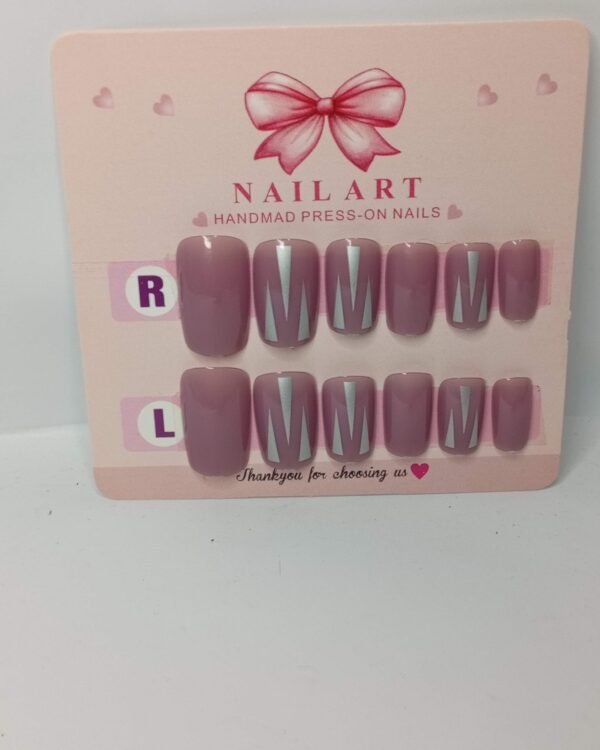 Press on nails